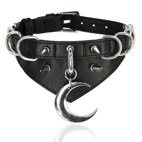 🆕️🆑 Gothic Leather Choker With Crescent Moon Pendant Metal D-Rings Adjustable - Picture 3 of 13